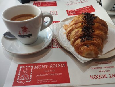 Croisant xoco + cafè llet Mont-rodon - Tastets Negres