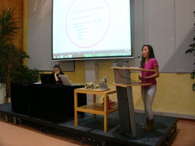 Maria Tanyà presenta el seu treball Les traves en l\'adopció Maria Tanyà presenta el seu treball Les traves en l\'adopció