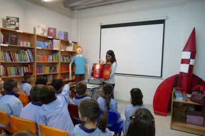 Les maletes viatgeres de la Biblioteca arriben al col·legi Sant Genís i Santa Agnès de Taradell Les maletes viatgeres de la Biblioteca arriben al col·legi Sant Genís i Santa Agnès de Taradell