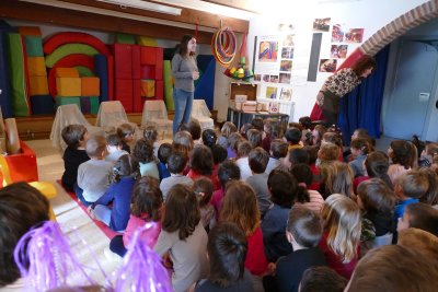 Col·laborem amb els alumnes del Parvulari de l'escola Les Pinediques