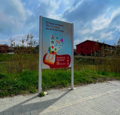 Taradell - L’Ajuntament de Taradell renova la senyalització de promoció del comerç local