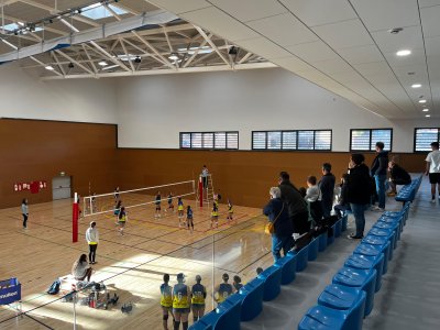 Taradell - Oberta la graderia de la nova pista del Pavelló