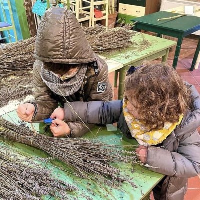Aquest dissabte va tenir lloc el tradicional taller d'Atxes de Reis del Parc de les Olors de Taradell