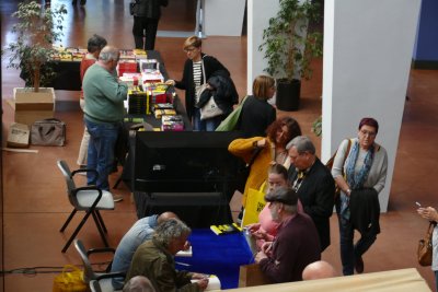 Taradell Negre 2023 signatura de llibres (10)