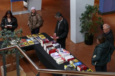 Taradell Negre 2023 signatura de llibres (17)