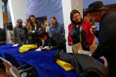 Taradell Negre 2023 signatura de llibres (18)