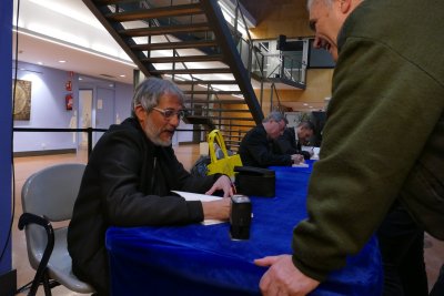 Taradell Negre 2023 signatura de llibres (2)