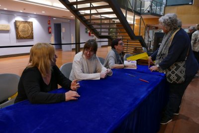Taradell Negre 2023 signatura de llibres (24)