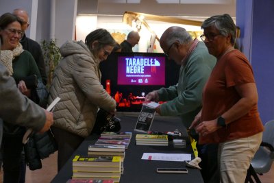 Taradell Negre 2023 signatura de llibres (25)