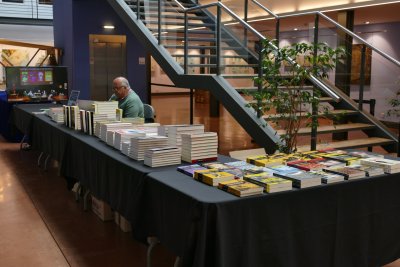 Taradell Negre 2023 signatura de llibres (3)