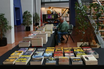 Taradell Negre 2023 signatura de llibres (4)
