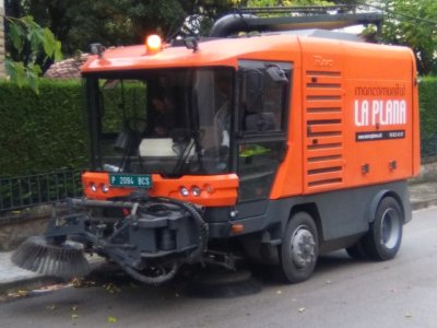 Es recupera el servei de neteja viària i es demana la col·laboració de la població Es recupera el servei de neteja viària i es demana la col·laboració de la població