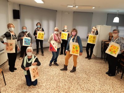 L'Associació de Jubilats celebra el Dia de la Gent Gran en un local renovat L'Associació de Jubilats celebra el Dia de la Gent Gran en un local renovat