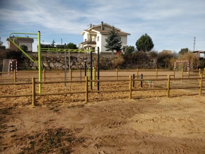 S'adequa l'espai esportiu adjacent al pavelló S'adequa l'espai esportiu adjacent al pavelló