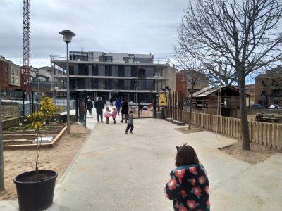 Ja es pot accedir al centre d'infantil de Les Pinediques des del Passatge de l'Escola Ja es pot accedir al centre d'infantil de Les Pinediques des del Passatge de l'Escola