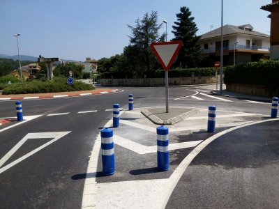 Es millora la seguretat de la Rotonda de la T i la circulació del carrer de l’Era del Tint