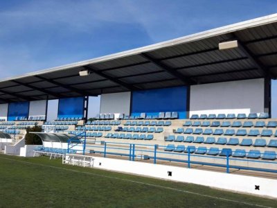 Es realitzen treballs de millora a les instal·lacions del camp de futbol.