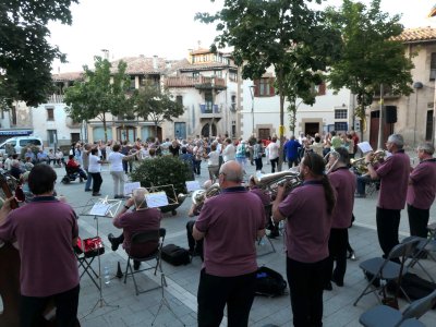 Tall de trànsit entre Can Viloi i La Plaça, per la ballada de sardanes Tall de trànsit entre Can Viloi i La Plaça, per la ballada de sardanes