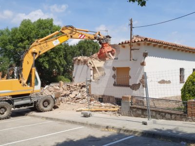 L’enderroc de Can Bazán, primer pas per al nou pavelló