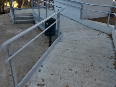 Millores d'accessibilitat a l'escola de primària de Les Pinediques Millores d'accessibilitat a l'escola de primària de Les Pinediques