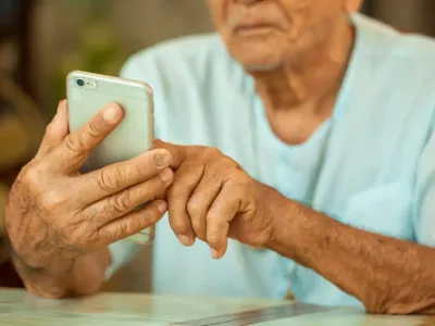 L’Ajuntament ofereix càpsules formatives per acostar el món digital al col·lectiu +60