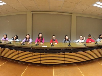 Els nens i nenes del Centre Obert visiten l’Ajuntament.
