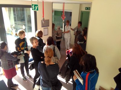 Les alumnes de la formació sociosanitària visiten les residències Can Codina i Vilademany 