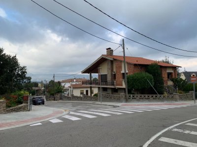 Finalitzen les obres d’ampliació i millora de la vorera superior de la Ronda Vilademany Finalitzen les obres d’ampliació i millora de la vorera superior de la Ronda Vilademany