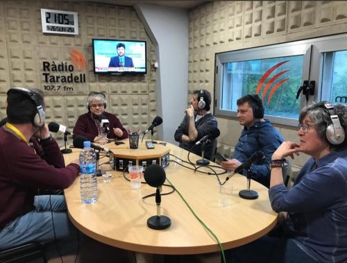 Josep Miret en una tertúlia a Ràdio Taradell.