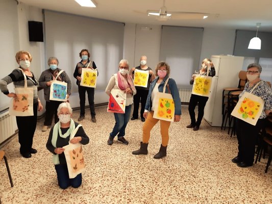 L'Associació de Jubilats celebra el Dia de la Gent Gran en un local renovat