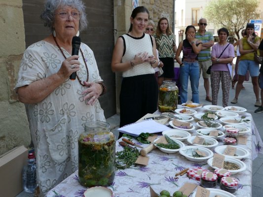 La ratafia i les herbes remeieres protagonitzen unes exitoses Jornades de Patrimoni a Taradell