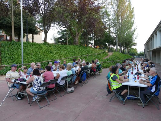 El Taradell Camina tanca la quinzena edició amb un sopar a Can Costa El Taradell Camina tanca la quinzena edició amb un sopar a Can Costa