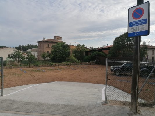 S'obre el nou aparcament temporal del carrer Guillem de Mont-rodon