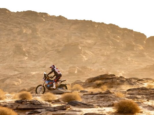 Arnau Lledó confirma el seu gran moment al Dakar amb una nova millora de resultat Arnau Lledó confirma el seu gran moment al Dakar amb una nova millora de resultat