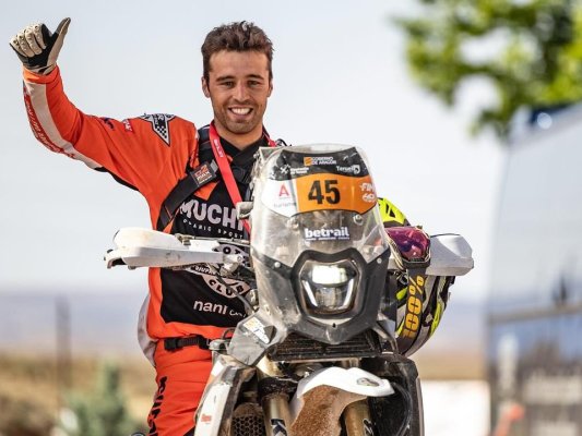 El pilot Arnau Lledó s'imposa a la Baja Aragón El pilot Arnau Lledó s'imposa a la Baja Aragón