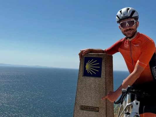 Bernat Casassas completa un repte solidari: del Cap de Creus a Finisterre amb bicicleta Bernat Casassas completa un repte solidari: del Cap de Creus a Finisterre amb bicicleta