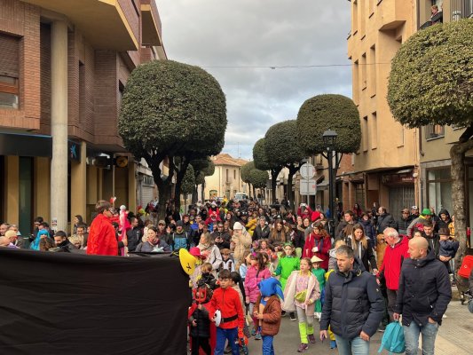 FOTOS i VÍDEOS. La disbauxa taradellenca s'obre amb un exitós Carnaval Infantil FOTOS i VÍDEOS. La disbauxa taradellenca s'obre amb un exitós Carnaval Infantil