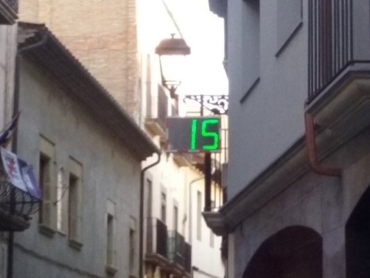S’instal·la el radar pedagògic rotatiu al carrer de la Vila S’instal·la el radar pedagògic rotatiu al carrer de la Vila
