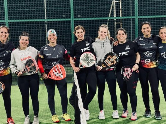 Els equips Masculí A i Femení B del Taradell Pàdel Club es juguen l’ascens aquest dissabte Els equips Masculí A i Femení B del Taradell Pàdel Club es juguen l’ascens aquest dissabte