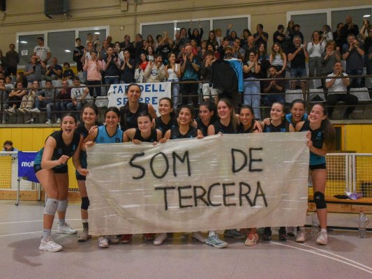 L’equip sènior femení del Club Vòlei Taradell ascendeix a Tercera Catalana L’equip sènior femení del Club Vòlei Taradell ascendeix a Tercera Catalana