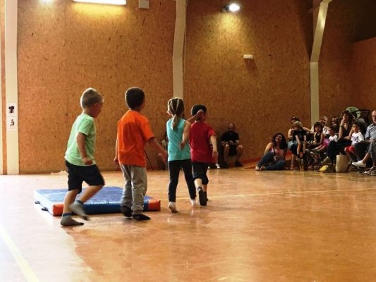 Convocades les Beques Aprèn i Juga per activitats extraescolars