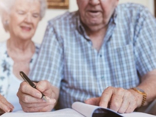 Ja es pot recollir el dossier d'activitats per a gent gran activa