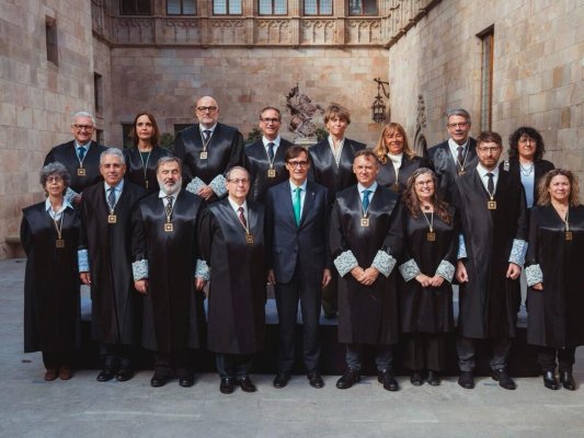 El govern renova l'exconseller Francesc Homs en la Comissió Jurídica Assessora El govern renova l'exconseller Francesc Homs en la Comissió Jurídica Assessora