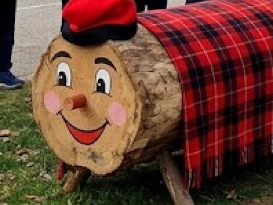 [Fotos] Arriba el tió a l'Escola de la Xarranca