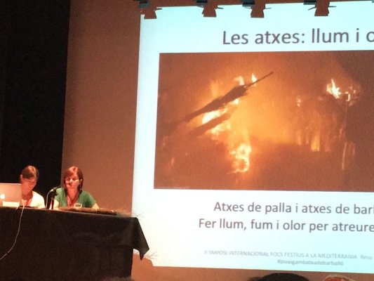 El Grup de Recerca explica la tradició de les atxes de barballó al Simposi 'Focs festius a la Mediterrània'