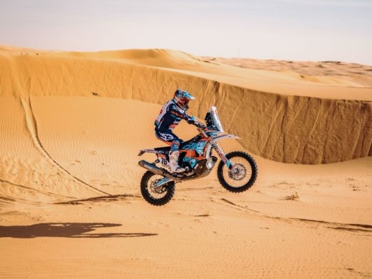 Arnau Lledó tanca una primera setmana sòlida al Dakar i celebra la regularitat amb optimisme Arnau Lledó tanca una primera setmana sòlida al Dakar i celebra la regularitat amb optimisme