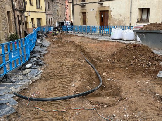 L'Ajuntament millora el paviment de la plaça Santa Llúcia L'Ajuntament millora el paviment de la plaça Santa Llúcia