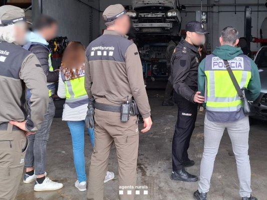 Denuncien una empresa de Taradell per llençar pneumàtics al riu Gurri a Vic