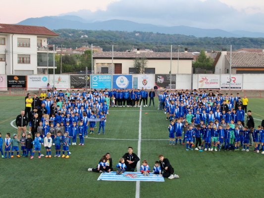 La UD Taradell treu múscul amb la presentació d’equips i estrena un nou himne La UD Taradell treu múscul amb la presentació d’equips i estrena un nou himne