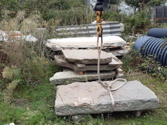 Els Mossos d’Esquadra troben a Vic les lloses sostretes de la resclosa del Molí dels Sorts Els Mossos d’Esquadra troben a Vic les lloses sostretes de la resclosa del Molí dels Sorts